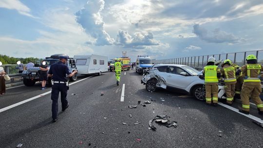 Dwa zdarzenia drogowe na A4 pod Tarnowem. Droga była zablokowana. Dziecko w szpitalu