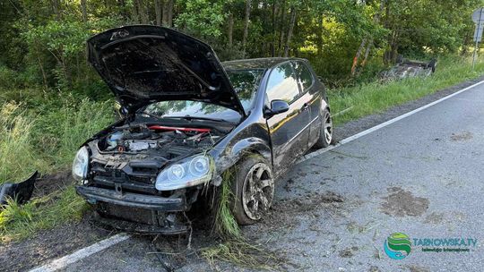 Dwie osoby trafiły do szpitala po zderzeniu samochodów w Brniu