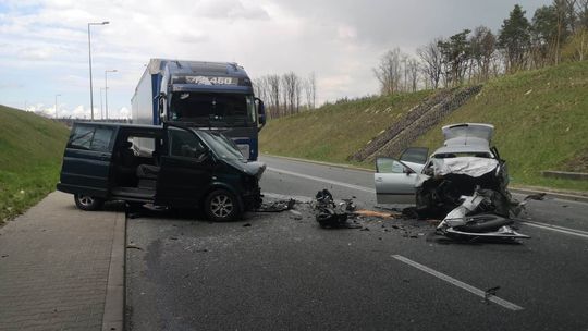 Dwie osoby w szpitalu po wypadku trzech pojazdów w Brzesku