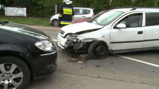 Dwóch kierowców trafiło do szpitala po zderzeniu w Koszycach Wielkich