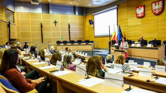 Dyskusja o propozycjach wsparcia rodzin w 2026 roku. Posiedzenie Małopolskiej Rady ds. Rodzin