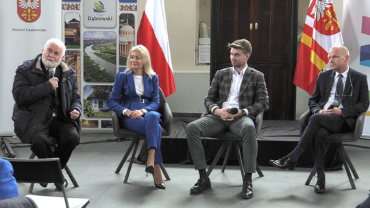 Dyskutowali o przyszłości powiatu dąbrowskiego