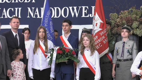 Dzień Nauczyciela i 40 lat Szkoły Podstawowej nr 2 w Brzesku Dzień Nauczyciela i 40 lat Szkoły Podstawowej nr 2 w Brzesku
