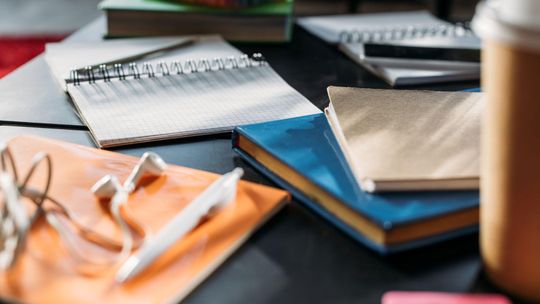Edukacja zaoczna dla dorosłych - jak pogodzić naukę w szkole policealnej z życiem zawodowym? Edukacja zaoczna dla dorosłych - jak pogodzić naukę w szkole policealnej z życiem zawodowym?