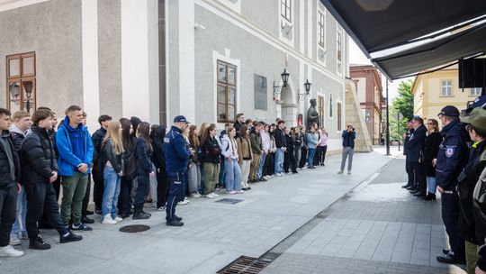 „Escape Truck” na rynku w Bochni – edukacyjna akcja przeciwko handlowi ludźmi