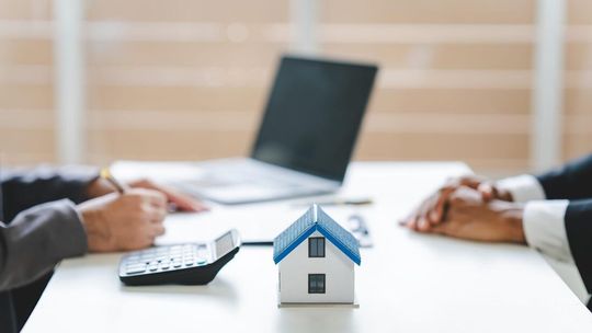 Finanse domowe: na co zwrócić uwagę przy planowaniu zakupu nieruchomości?