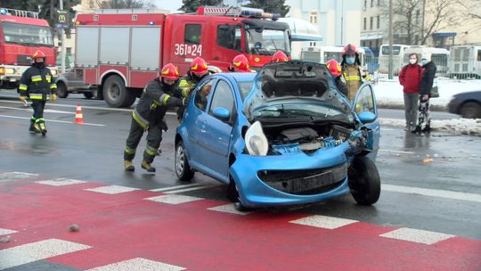 Groźne zdarzenie w centrum miasta. Przy ulicy Krakowskiej zderzyły się samochody 