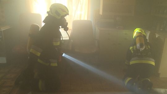 Groźny wypadek i pożar drewnianego domu. W Starych Żukowicach odbyły się ćwiczenia ratowniczo-gaśnicze 