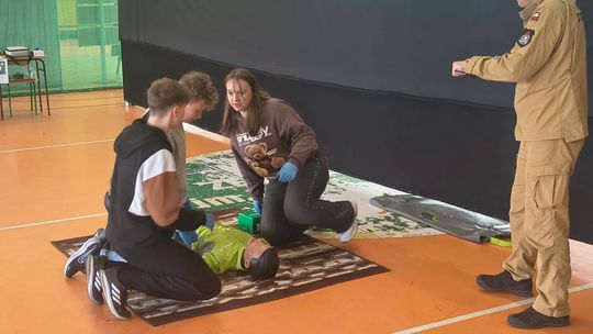 I Powiatowy Konkurs w Udzielaniu Pierwszej Pomocy dla Szkół Podstawowych I Powiatowy Konkurs w Udzielaniu Pierwszej Pomocy dla Szkół Podstawowych