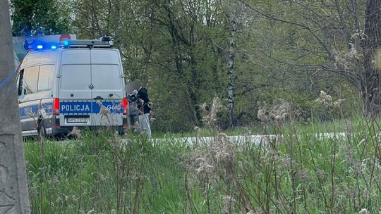 Incydent podczas działań służb w Ładnej. Pościg za kierowcą Kii, mandaty dla pasażerów