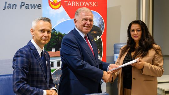 Inwestycja w sport i młodzież – rusza modernizacja boiska przy ZSP w Ryglicach