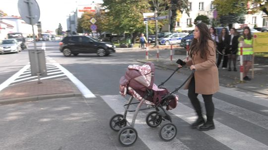 Jak przejść przez przejście zgodnie z przepisami? Tego uczy Powiatowa Rada Bezpieczeństwa Ruchu Drogowego w Dąbrowie Tarnowskiej