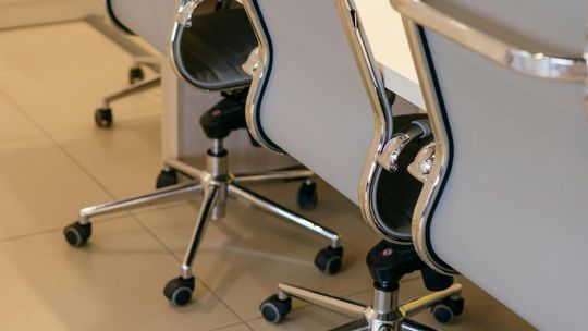 Jak utrzymać wysoki standard czystości w biurze i zwiększyć komfort pracy zespołu?