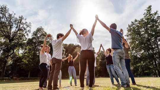 Jak zaangażować pracowników w organizację imprezy firmowej i dlaczego warto to robić?
