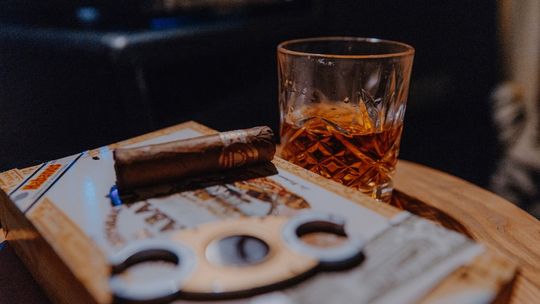 Jaka jest historia whisky? Sprawdź!
