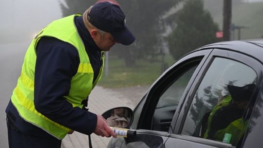 Jechał 148 km/h w terenie zabudowanym. Stracił prawo jazdy i został ukarany wysokim mandatem