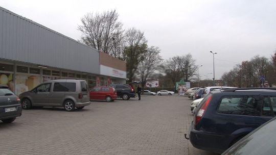 Jeden supermarket jest zamykany, drugi zwalnia pracowników. Czy to koniec dużych sieci spożywczych w Tarnowie?