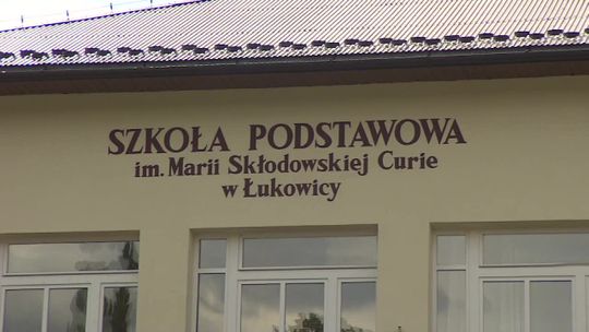 Jedna nauczycielka zakażona, ponad 20 osób na kwarantannie. W czterech małopolskich szkołach naukę rozpoczną zdalnie