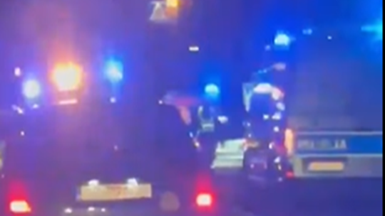 Jedna osoba poszkodowana po czołowym zderzeniu samochodów na Sądecczyźnie [wideo]