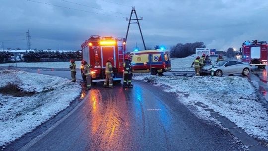 Jedna osoba poszkodowana w wypadku na skrzyżowaniu Beckera i Wyszyńskiego w Tarnowie