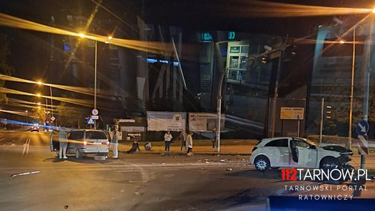 Jedna osoba poszkodowana w wypadku w Tarnowie. 19-latek wymusił pierwszeństwo przejazdu