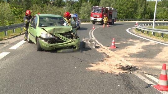 Jedna osoba poszkodowana w zderzeniu drogowym, do zdarzenia doszło na wjeździe na obwodnicę Tarnowa