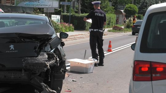 Jedna osoba w szpitalu po zderzeniu trzech aut w Tarnowcu