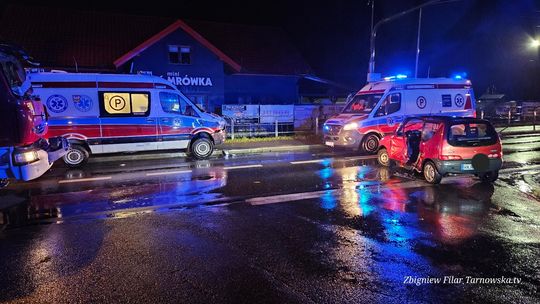 Karetka jechała z pacjentem do szpitala, doszło do wypadku z fiatem w Tuchowie
