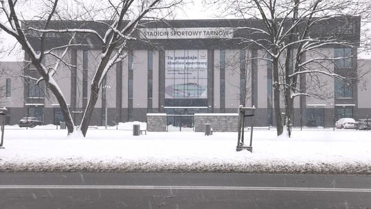Kary liczone w dziesiątkach tysięcy złotych za każdy dzień opóźnienia na stadionie w Mościcach