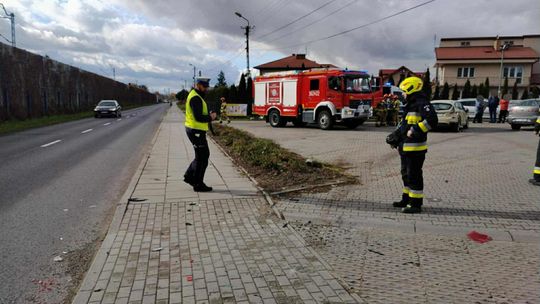 Kierująca seatem najechała na tył forda w Woli Rzędzińskiej. Dziecko w szpitalu! Kierująca seatem najechała na tył forda w Woli Rzędzińskiej. Dziecko w szpitalu!