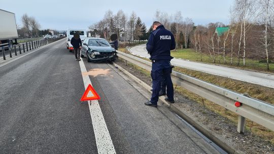 Kierujący toyotą uderzył w bariery na DK94 w Łukanowicach