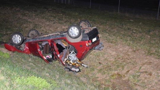 Kilkukrotne dachowanie pojazdu na tarnowskim odcinku autostrady a4. W pojeździe były 5 i 13-letnie dzieci