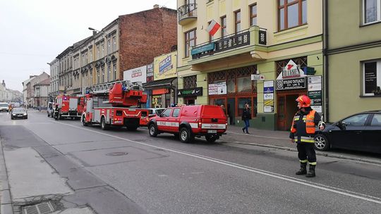 Kobieta siedziała na parapecie, mieszkańcy Tarnowa bali się o jej życie