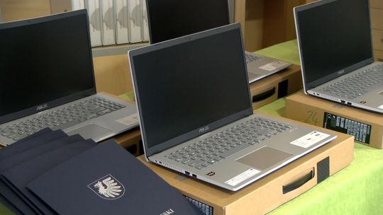 Kolejne laptopy trafiły do małopolskich szkół 