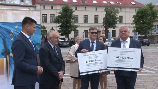 Kolejne promesy trafiły do olkuskich gmin