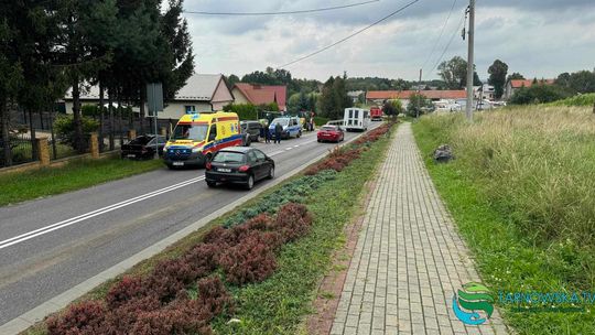 Koszyce Małe. Traktorzysta wjechał w ogrodzenie, trafił do szpitala!