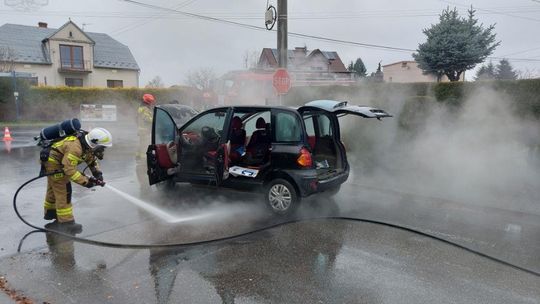 Koszyce Wielkie. Pożar samochodu osobowego