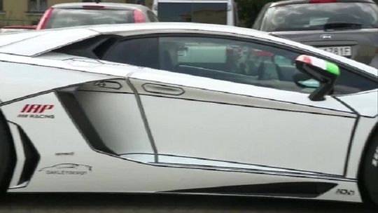 Kradzione Lamborghini warte 1,5 mln zł odzyskane w Warszawie. To najdroższy odzyskany samochód w historii policji