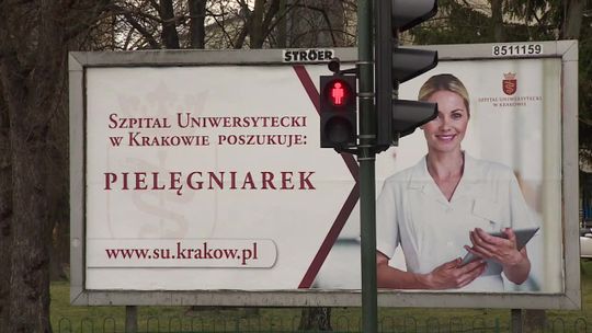Kraków pilnie poszukuje pielęgniarek. Do pracy zachęca kampania billboardowa