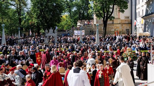 Kraków przeszedł w Procesji św. Stanisława. Wielowiekowa tradycja znów połączyła mieszkańców Małopolski