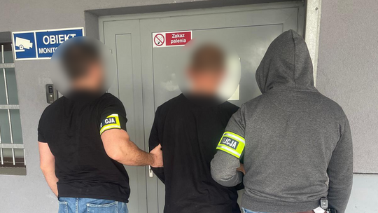 Krakowscy policjanci zatrzymali nożownika i jego wspólników Krakowscy policjanci zatrzymali nożownika i jego wspólników