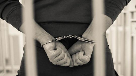 Kryminalni z Bochni zatrzymali 25-latka, który miał dokonać kradzieży mienia wynoszącego ponad 20 tysięcy złotych