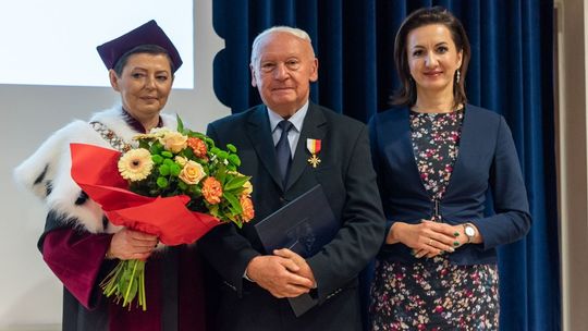 Krzyż Małopolski dla pierwszego rektora wyższej uczelni w Tarnowie