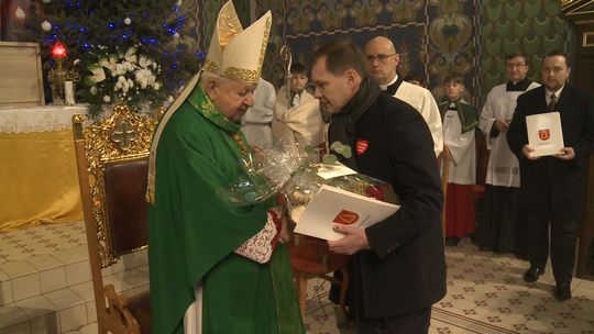 Ksiądz Kardynał Dziwisz poświęcił odnowioną polichromię w szczucińskiej parafii