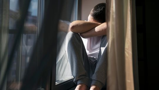 Leczenie uzależnień – na czym polega, ile kosztuje i kiedy warto się zdecydować na pobyt w ośrodku?