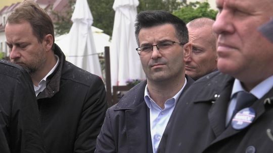 Lokalni politycy PiS podsumowali kampanię wyborczą na tarnowskim rynku Lokalni politycy PiS podsumowali kampanię wyborczą na tarnowskim rynku