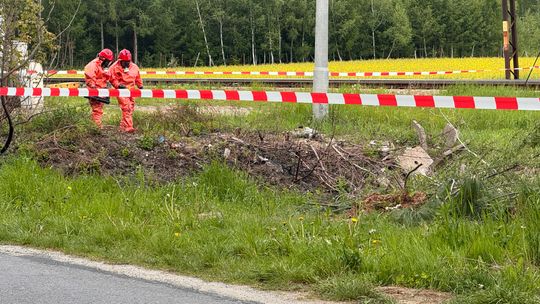 Łowczów. Chemikalia w przydrożnym rowie Łowczów. Chemikalia w przydrożnym rowie
