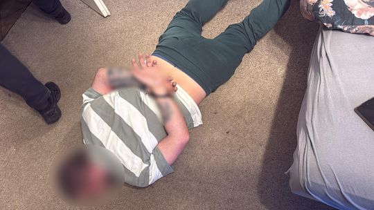 Małopolscy policjanci rozbili gruzińską mafię, która napadała na sklepy jubilerskie na terenie Polski. Wśród zatrzymanych jest gruziński „wor”