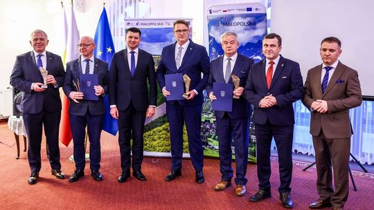 Małopolskie samorządy uhonorowane za najlepsze projekty dla obszarów wiejskich Małopolskie samorządy uhonorowane za najlepsze projekty dla obszarów wiejskich