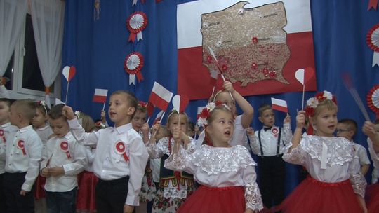 Maluchy z tarnowskiego przedszkola świętują Niepodległą!